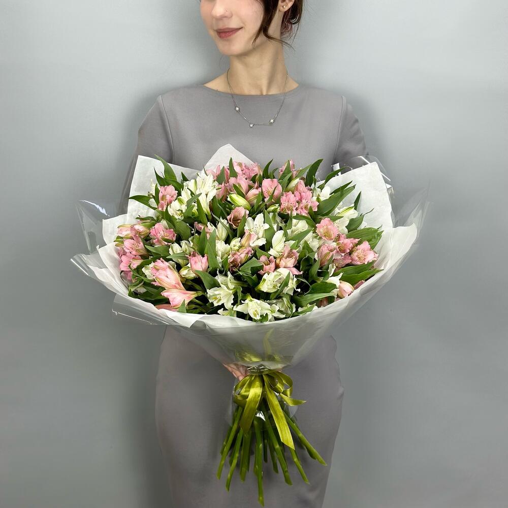 Букет «Гармония» – нежное сочетание белых и розовых альстромерий Ялта Крым